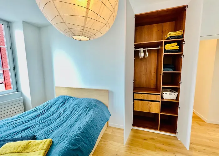 Liv Homes Apvril アパート *