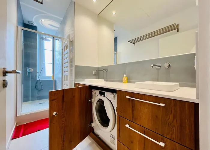 Liv Homes Apvril アパート *